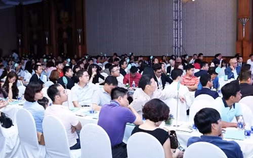 Buổi lễ thu hút gần 1.000 nhà đầu tư đến tìm hiểu và đặt mua.