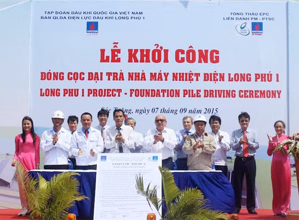Các đơn vị tham gia dự án ký kết thi đua.