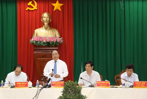 Phó Thủ tướng Nguyễn Xuân Phúc phát biểu chỉ tạo làm việc với ba BCĐ: Tây Bắc, Tây Nguyên và Tây Nam Bộ. Phó Thủ tướng Nguyễn Xuân Phúc phát biểu chỉ tạo làm việc với ba BCĐ: Tây Bắc, Tây Nguyên và Tây Nam Bộ.