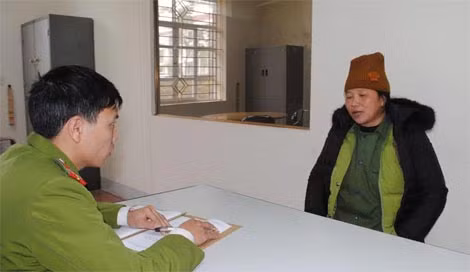 Bà Lục Thị Phương tại cơ quan Công an.