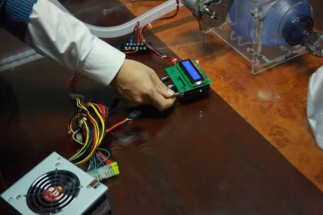 Ngoài ra, máy có thể mở rộng thêm một số tính năng an toàn khác nếu cần thiết, chẳng hạn như cảnh báo áp suất...