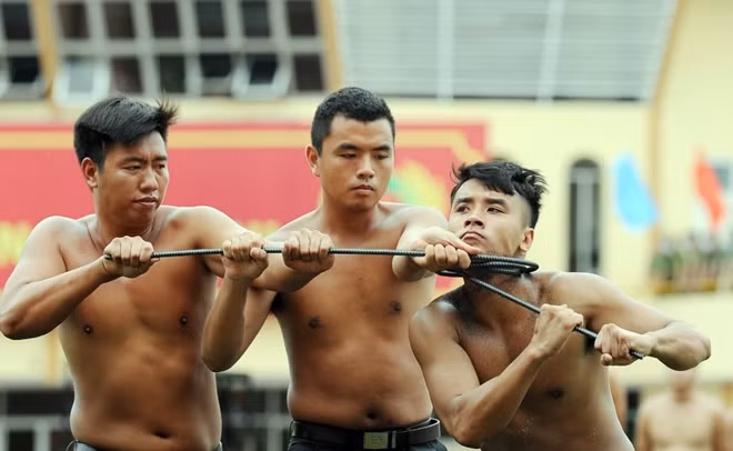 Lực lượng Cảnh sát cơ động biểu diễn võ thuật tại lễ khai mạc Đại hội khỏe “Vì an ninh Tổ quốc”