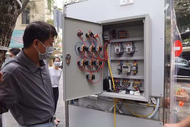 Hệ thống cấp điện của thiết bị .