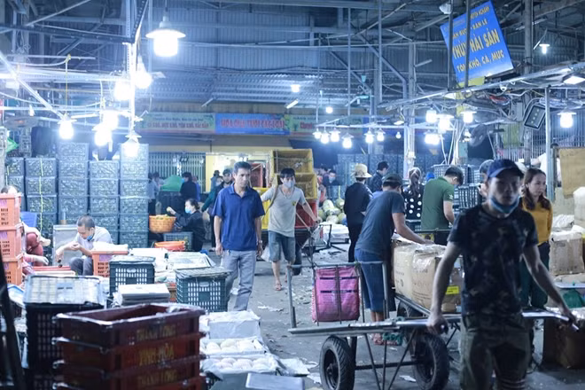 Tuy nhiên, Sau hơn 3 tuần gián đoạn bởi lệnh cách ly xã hội, Long Biên đã bắt nhịp trở lại với công việc.