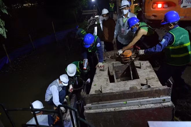 Loại kè này có trọng lượng nhẹ hơn so với bê tông truyền thống và chống được các tác nhân ăn mòn.