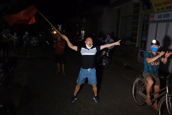 Đêm nay sẽ là đêm không ngủ của người dân thôn Đông Cứu.