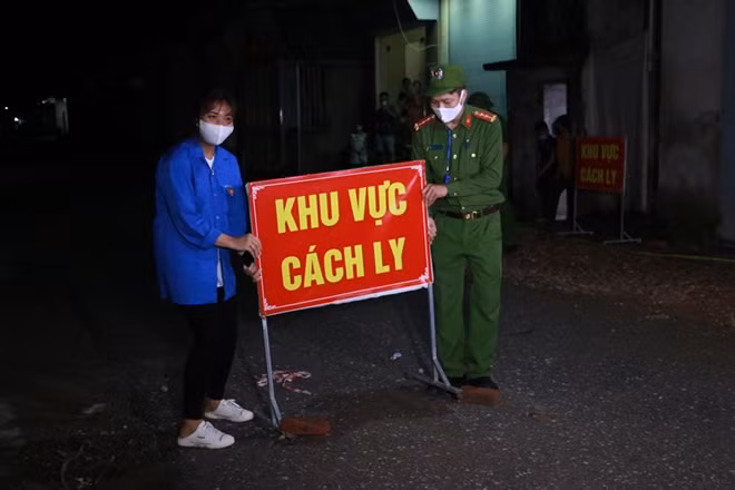 Các biển báo được cơ quan chức năng tiến hành gỡ bỏ