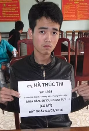 Một đối tượng buôn bán cỏ Mỹ bị Công an bắt giữa.