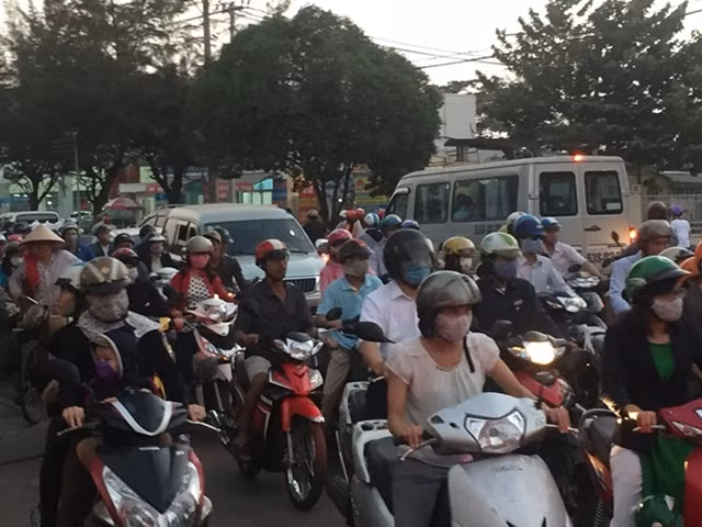 Giao thông qua khu vực này bị ùn ứ