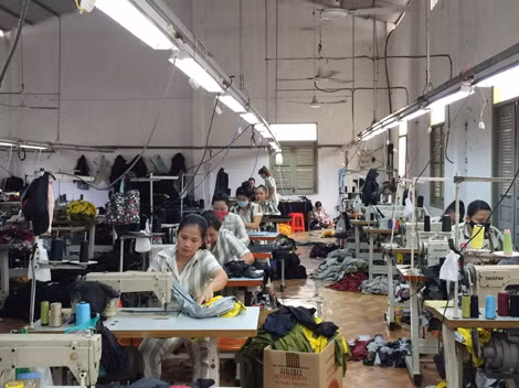 Phạm nhân trong xưởng may Trại giam Thủ Đức. Phạm nhân trong xưởng may Trại giam Thủ Đức.