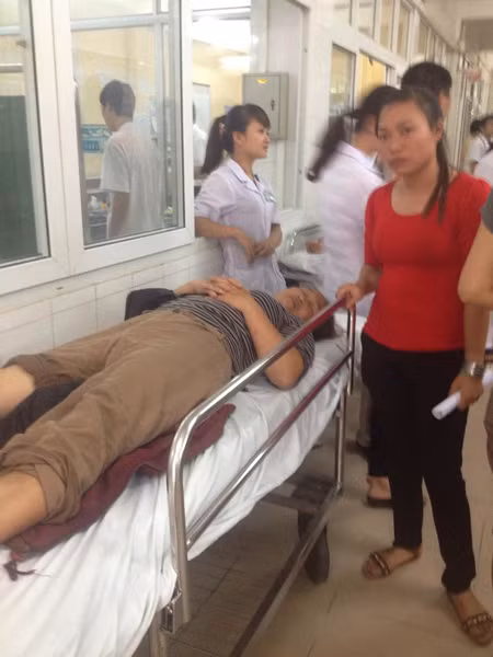 Nạn nhân Tào Thị Hiện đang được cấp cứu tại BV Việt Đức. Ảnh: Minh Hiền