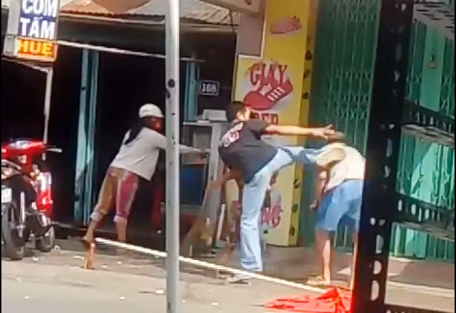 Hình ảnh được cắt từ video. Hình ảnh được cắt từ video.