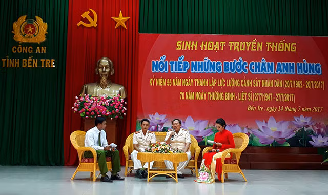 Các đại biểu tham gia giao lưu tại chương trình. Các đại biểu tham gia giao lưu tại chương trình.