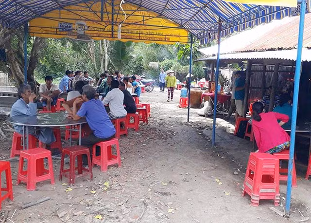Gia đình tổ chức đám tang cho em N.