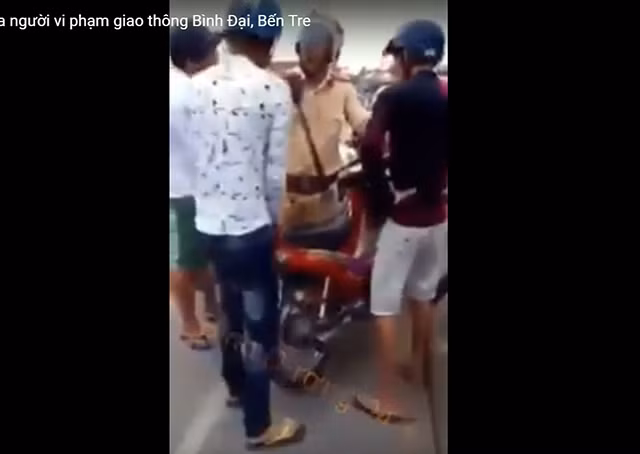 Các đối tượng có hành vi chống đối lực lượng chức năng.