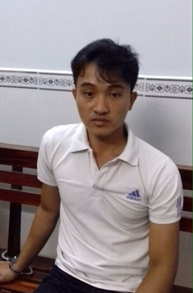 Đối tượng Hồ tại cơ quan điều tra. Đối tượng Hồ tại cơ quan điều tra.
