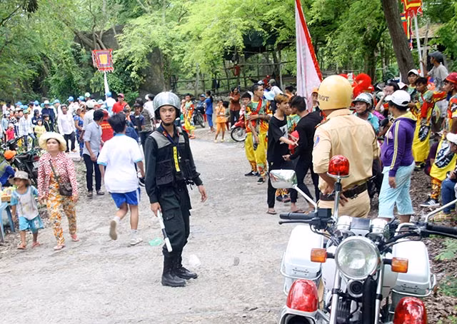 Tăng cường tuần tra kiểm soát.