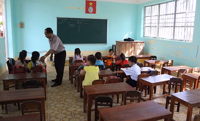 Lớp 1, 2 vừa được chuyển về điểm trường Ngã Sáu chỉ lèo tèo vài học sinh.