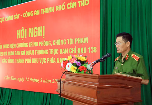 Trung tướng Đỗ Kim Tuyến phát biểu chỉ đạo hội nghị.