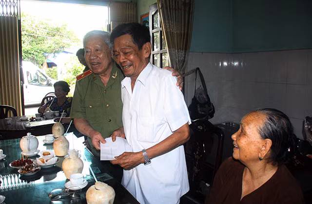 Thăm, tặng quà mẹ Việt Nam anh hùng, gia đình chính sách tỉnh Bến Tre ảnh 2