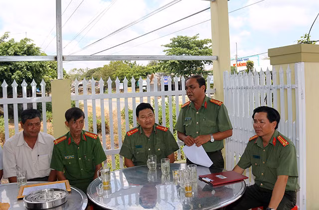 Thượng tá Nguyễn Văn Hiến, Phó trưởng Phòng Tổ chức cán bộ Công an tỉnh Trà Vinh chân thành cám ơn Báo CAND và Tập đoàn Sungroup đã thiết thực hỗ trợ, giúp đỡ CBCS của đơn vị