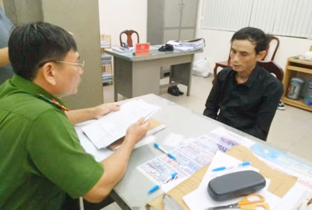 Đăng tại cơ quan công an.