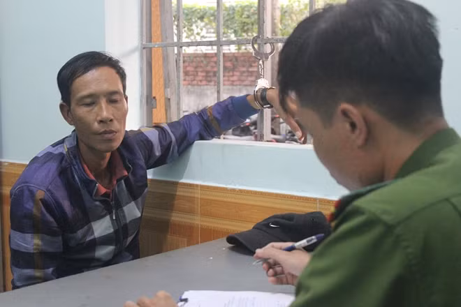 Một trong 2 đối tượng trộm cắp bị bắt.