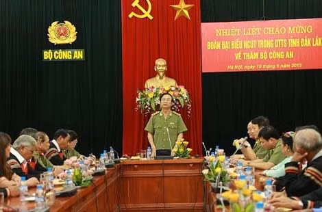 Thứ trưởng Thường trực Đặng Văn Hiếu phát biểu tại buổi làm việc.