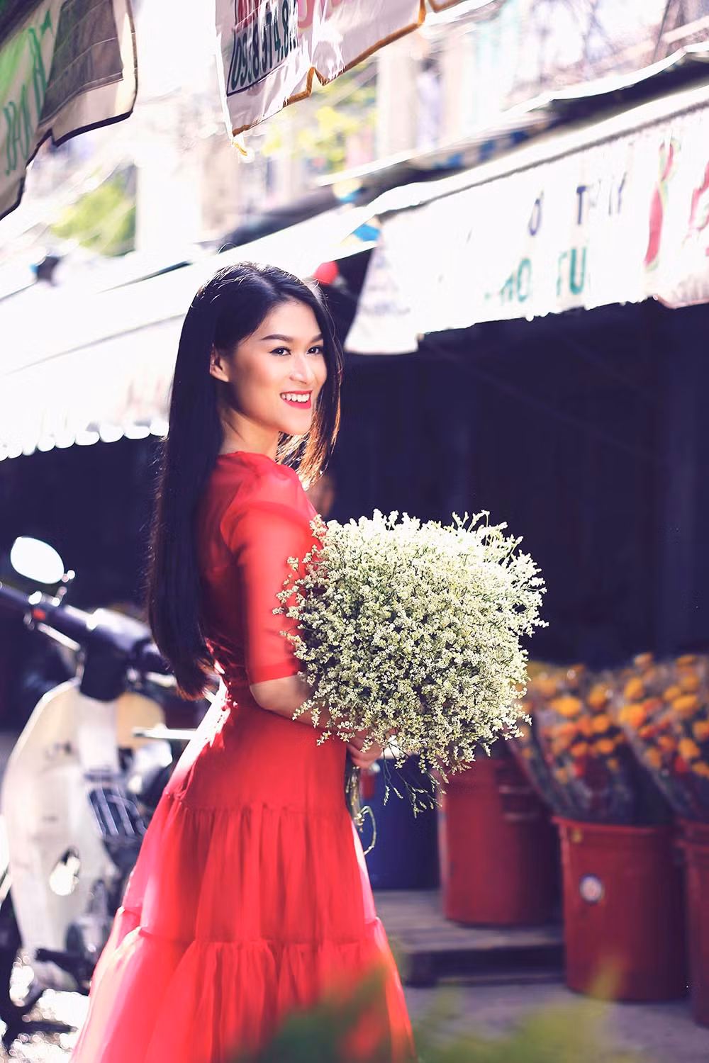 Ngọc Thanh Tâm cũng cho biết: "Tết năm nay khá đặc biệt vì tôi nhận được nhiều lời chúc mừng năm mới từ phía khán giả hâm mộ. Đây là niềm vui, niềm động lực để tôi cô gắng hơn nữa trong năm 2015”.