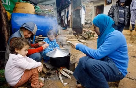 Phụ nữ Syria tị nạn tại làng Ketermaya ở Leban.