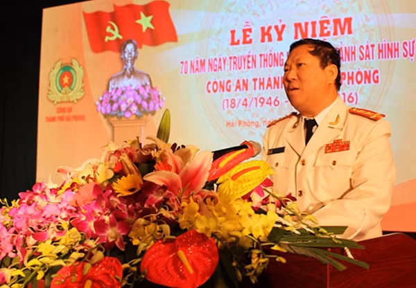 Đại tá Nguyễn Văn Coỏng, Phó Giám đốc Công an TP Hải Phòng đọc diễn văn khai mạc.