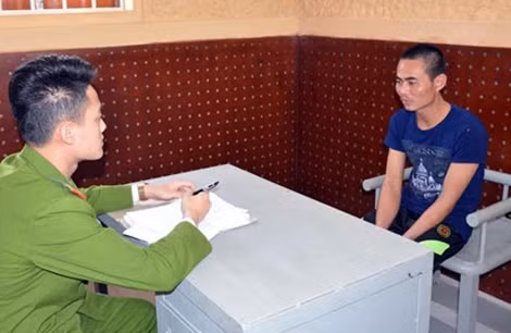 Lấy lời khai đối tượng Đỗ Văn Nam.