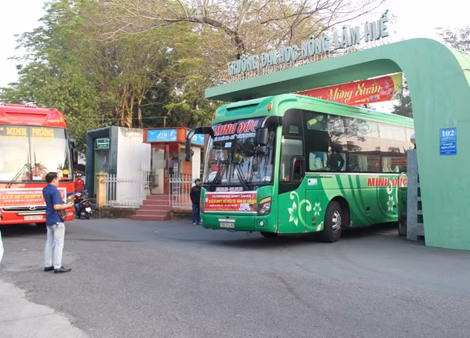 Những chuyến xe nghĩa tình đưa sinh viên ĐH Nông lâm, ĐH Huế về quê đón Tết Canh Tý 2020.