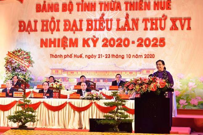 Ủy viên Bộ Chính trị, Phó Chủ tịch Thường trực Quốc hội Tòng Thị Phóng phát biểu chỉ đạo Đại hội Đảng bộ tỉnh Thừa Thiên Huế.