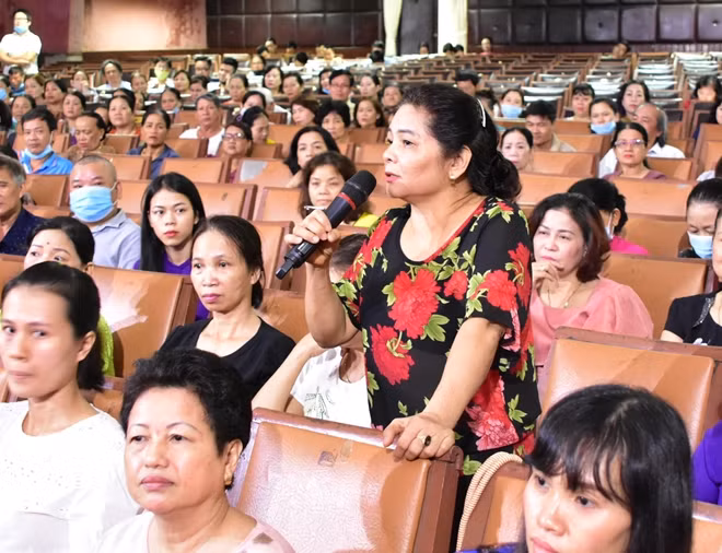 Một tiểu thương kiến nghị các cơ quan chức năng tỉnh Thừa Thiên Huế có chính sách giảm thuế, giá thuê mặt bằng, điều chỉnh giá thu phí chợ Đông Ba.