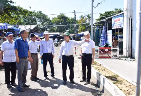 Chủ tịch UBND tỉnh Thừa Thiên Huế kiểm tra thực địa dự án chợ đêm Đông Ba.