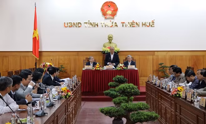 Toàn cảnh buổi làm việc của Thủ tướng Chính phủ Nguyễn Xuân Phúc với lãnh đạo chủ chốt tỉnh Thừa Thiên Huế trong sáng 8/2.