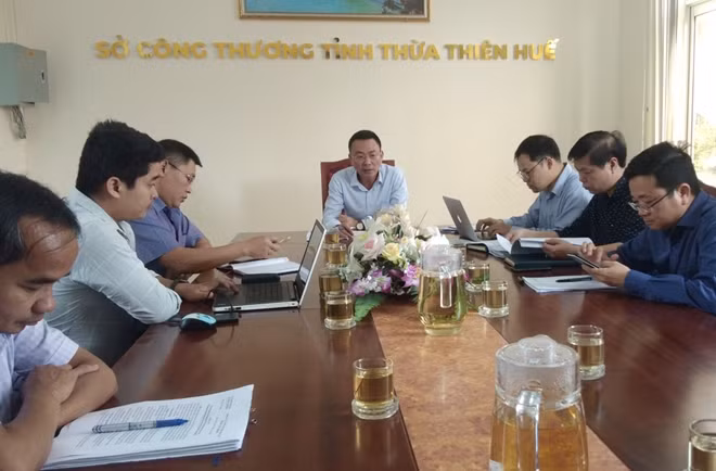 Đoàn kiểm tra Bộ Công thương làm việc với các đơn vị liên quan để làm rõ các hành vi vi phạm của chủ đầu tư nhà máy thủy điện Thượng Nhật.