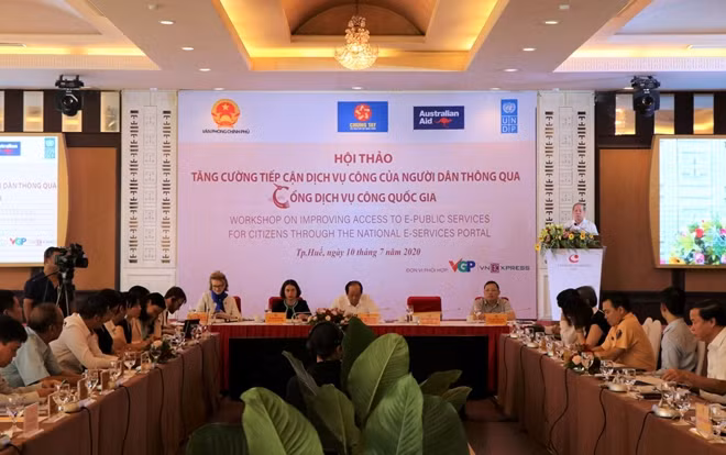 Các đại biểu tham dự hội thảo “Tăng cường khả năng tiếp cận dịch vụ công của người dân thông qua Cổng dịch vụ công Quốc gia".
