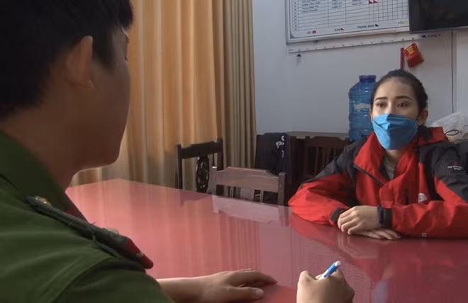 Đối tượng Lê Phương Thảo tại Công an TP Huế.