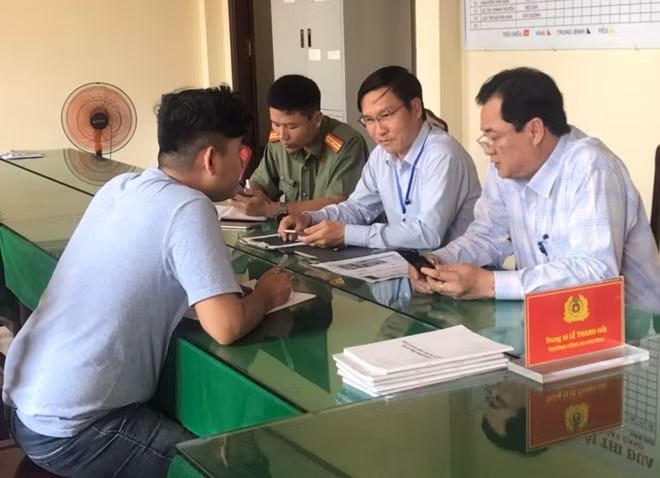Đối tượng Nguyễn Đ.T.A. được lực lượng chức năng tỉnh Thừa Thiên Huế mời đến làm việc do đăng tải thông tin sai sự thật liên quan đến COVID-19.