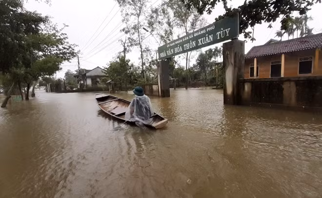 Thôn Xuân Tùy, xã Quảng Phú (huyện Quảng Điền, tỉnh Thừa Thiên Huế) ngập lụt nặng.