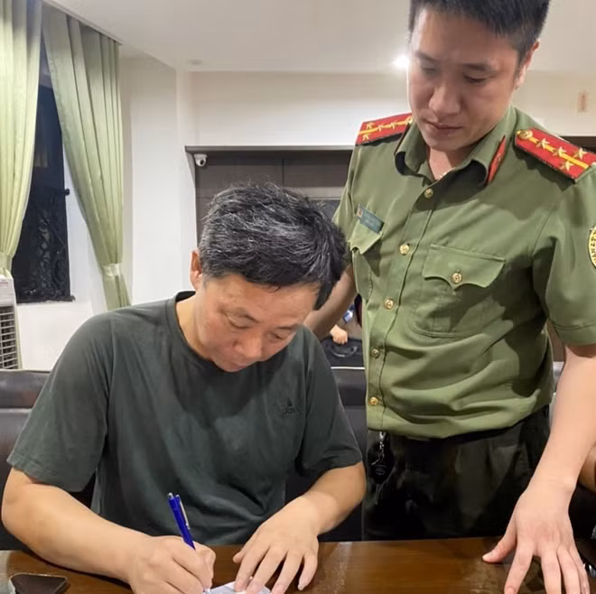 Đối tượng Yao Feng Cheng tại cơ quan Công an.