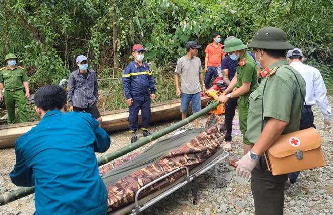 Hiện công tác cứu hộ, cứu nạn vẫn đang được lực lượng chức năng tiếp tục triển khai.