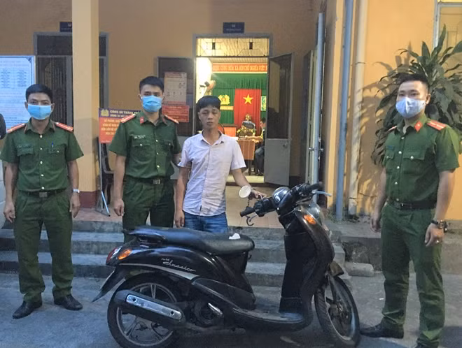 Hậu cùng tang vật vụ trộm.