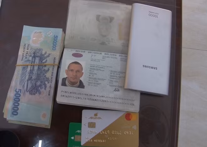 Số tài sản ông Werelds đánh rơi được anh Huy nhặt được giao cho Công an TP Huế xử lý.