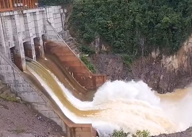 Trước đó, thủy điện Thượng Nhật nhiều lần vi phạm quy định xả lũ dù chưa được phép tích nước.
