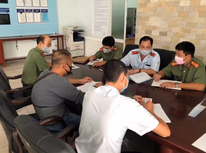 Cơ quan chức năng tỉnh Thừa Thiên Huế làm viêc với Võ Hồng Phương để làm rõ vi phạm.
