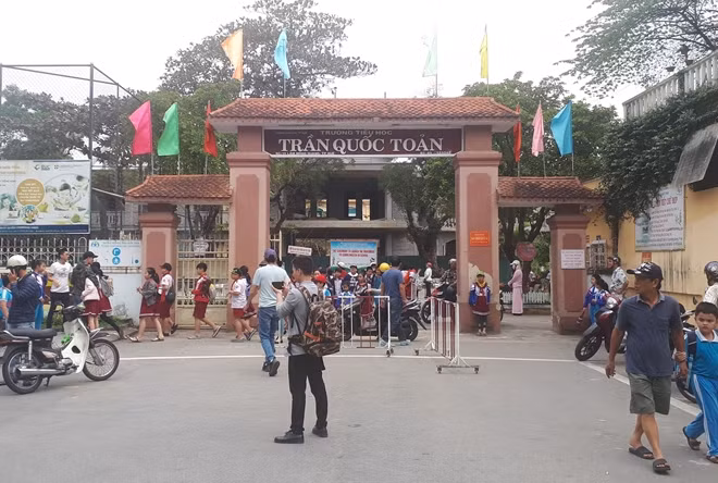 Hiện UBND TP Huế đã chỉ đạo các đơn vị chức năng làm rõ sự việc thực phẩm nghi có dòi cung ứng cho trường Tiểu học Trần Quốc Toản.