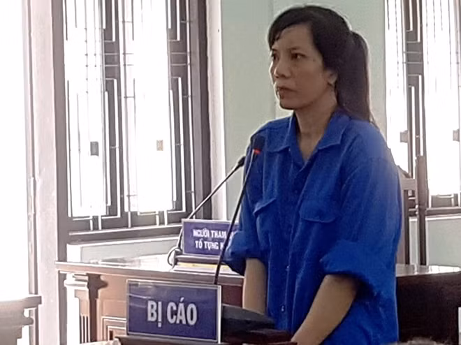 Bị cáo Hoàng Thị Nhiên tại phiên tòa.